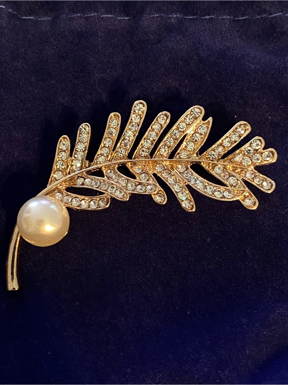NWT Gold Crystal Leaf Brooch Pin with Pearl Accent